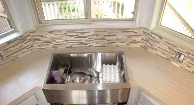Kitchen countertop and backsplash by Labrador Floors and Tile.